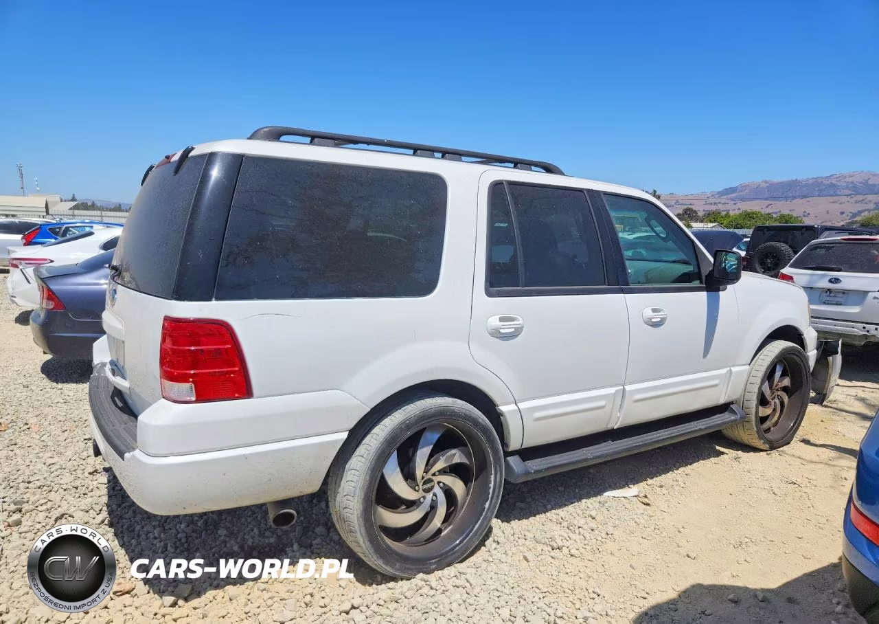 2005 Ford Expedition Xlt VIN:1FMPU16565LA37955 - 3