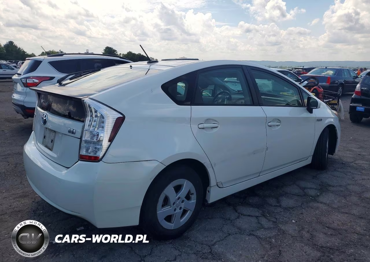 2011 Toyota Prius Two VIN:JTDKN3DU0B0327817 - 3