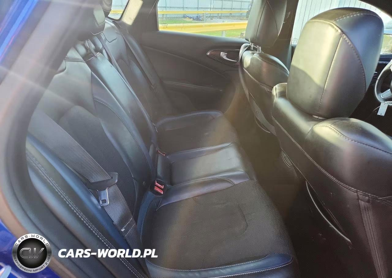 2015 Chrysler 200 S VIN:1C3CCCBB7FN724739 - 10
