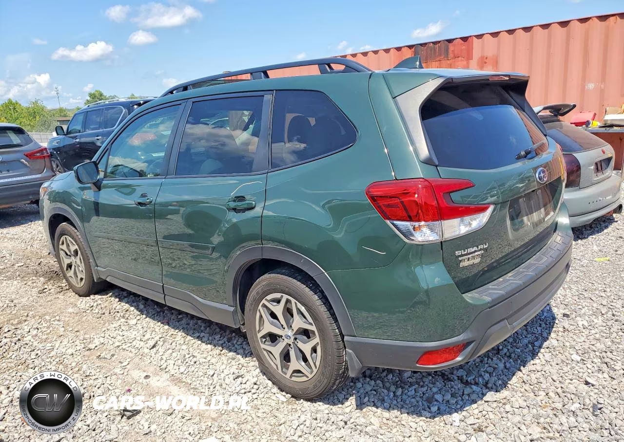 2022 Subaru Forester Premium VIN:JF2SKAEC8NH470685 - 2