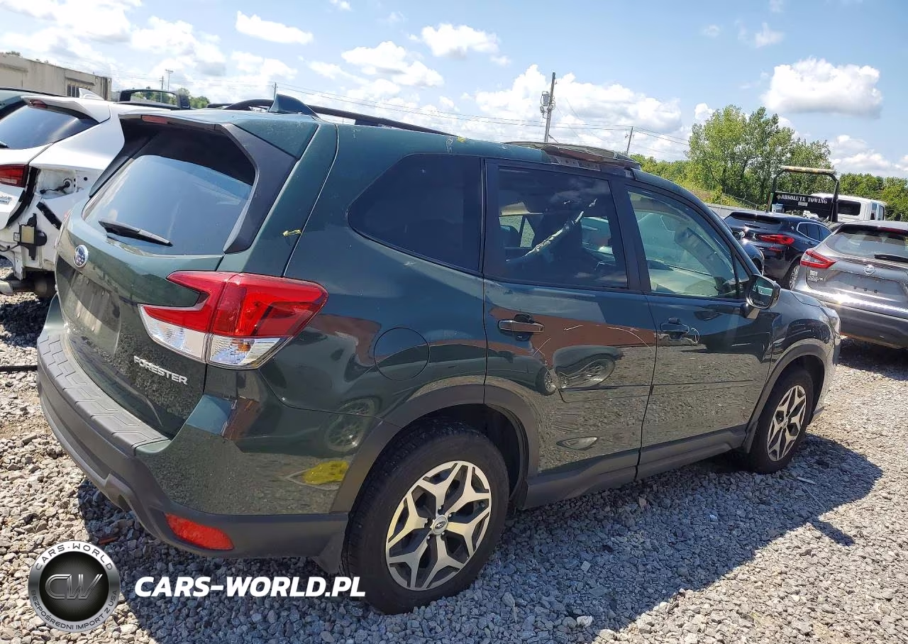 2022 Subaru Forester Premium VIN:JF2SKAEC8NH470685 - 3