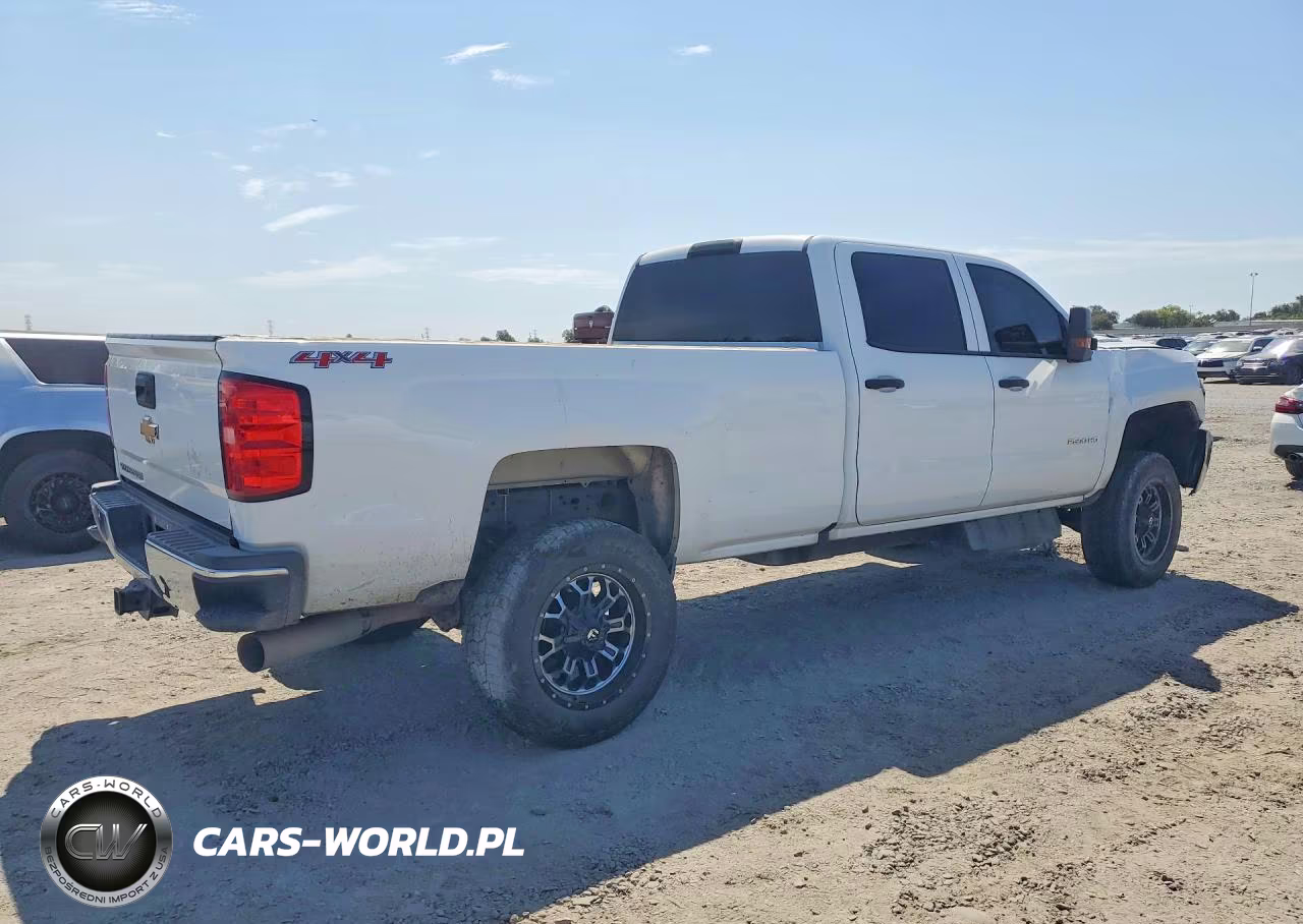 2017 Chevrolet Silverado K2500 Heavy Duty VIN:1GC1KUEY3HF165635 - 3