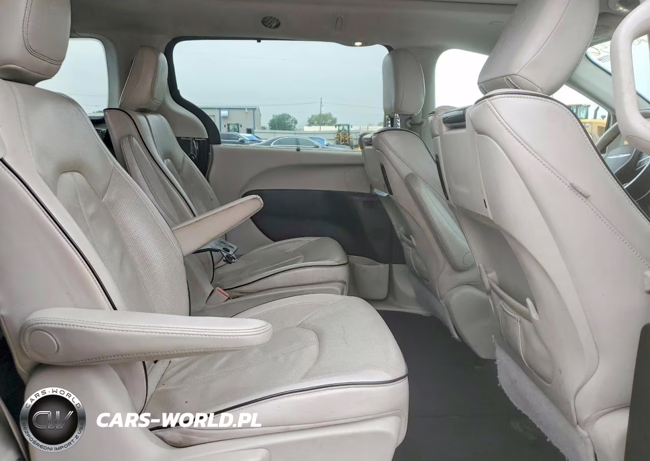 2018 Chrysler Pacifica Hybrid Limited VIN:2C4RC1N76JR118653 - 10