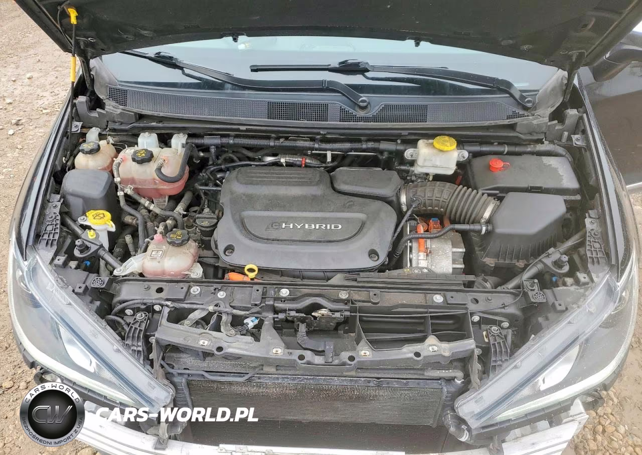 2018 Chrysler Pacifica Hybrid Limited VIN:2C4RC1N76JR118653 - 11