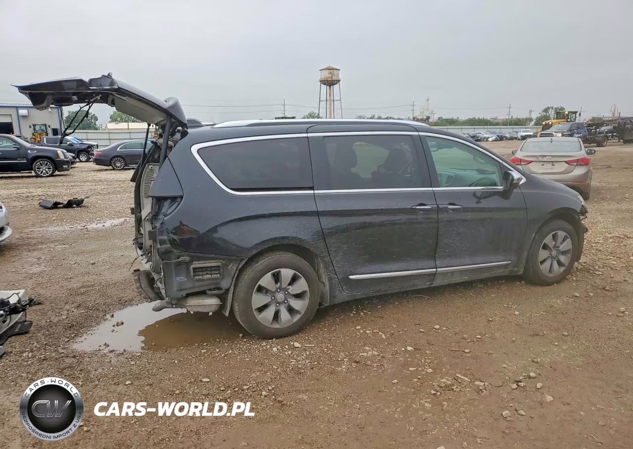 2018 Chrysler Pacifica Hybrid Limited VIN:2C4RC1N76JR118653 - 3