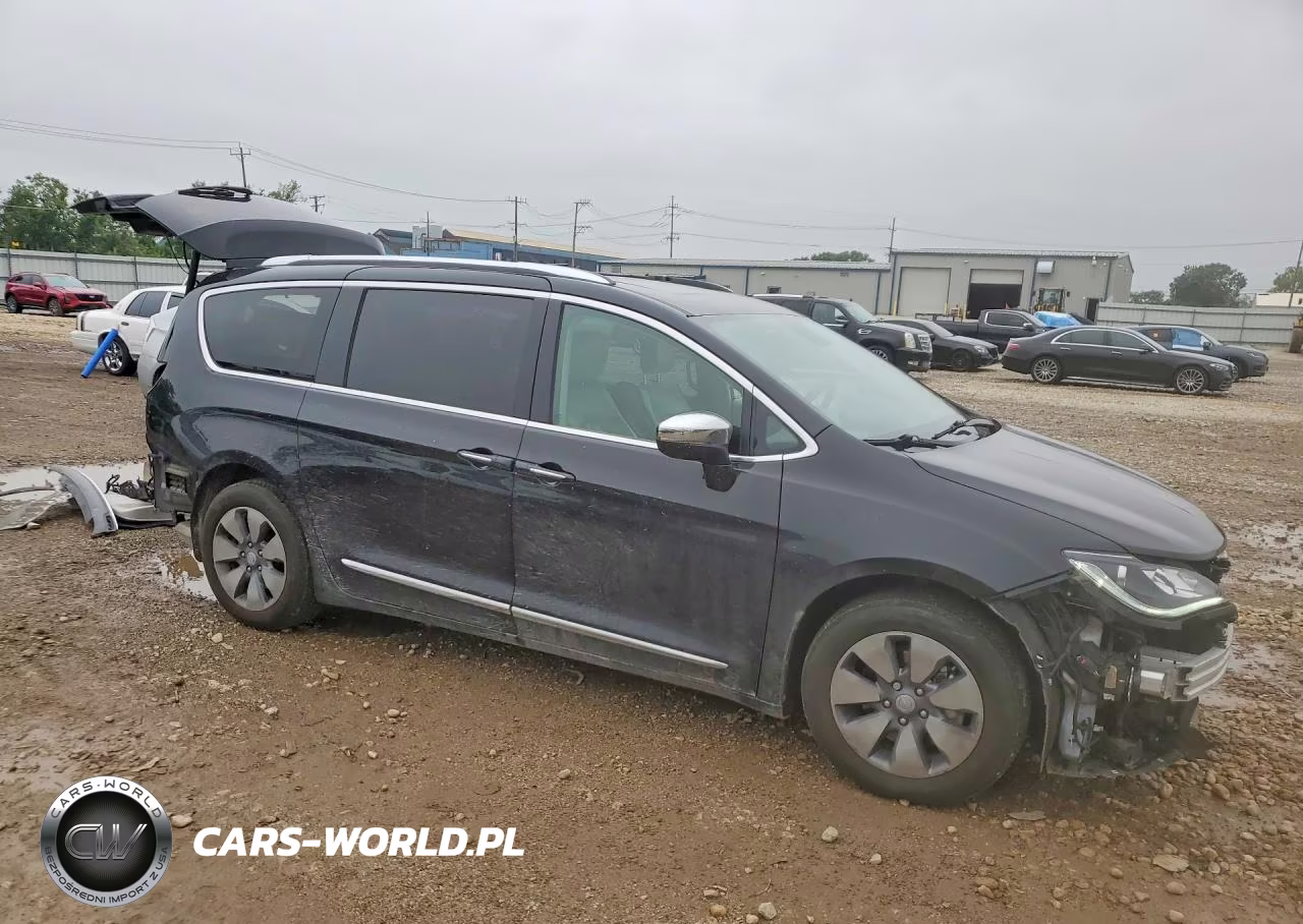 2018 Chrysler Pacifica Hybrid Limited VIN:2C4RC1N76JR118653 - 4