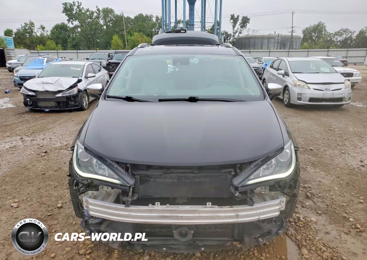 2018 Chrysler Pacifica Hybrid Limited VIN:2C4RC1N76JR118653 - 5
