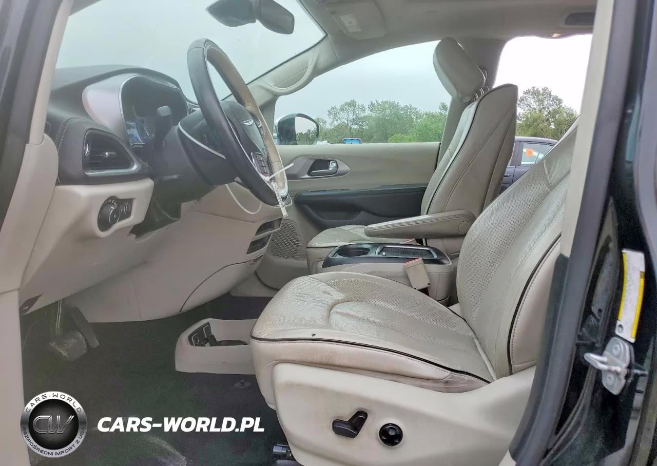 2018 Chrysler Pacifica Hybrid Limited VIN:2C4RC1N76JR118653 - 7