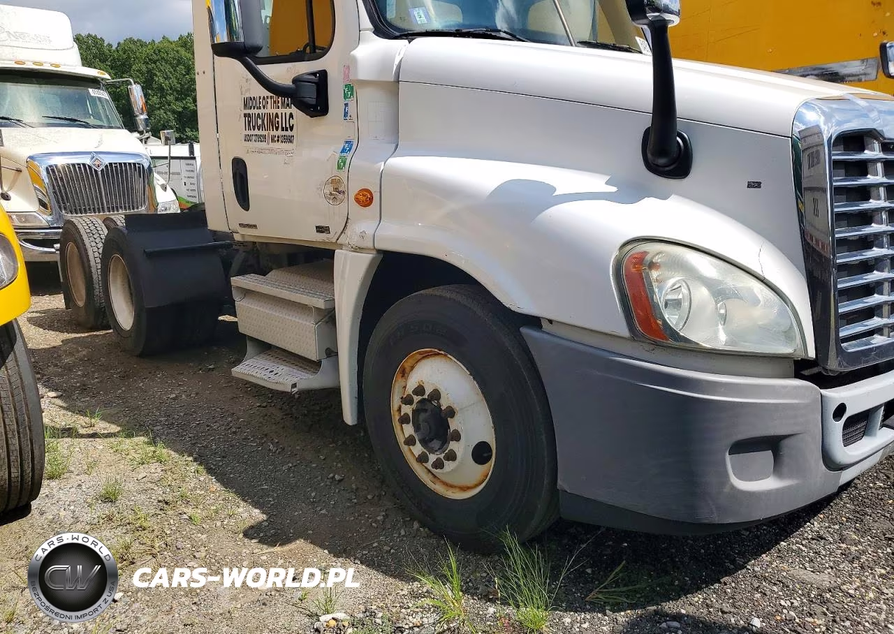 2010 Freightliner Cascadia 125 VIN:1FUJGEDR3ALAV5575 - 12