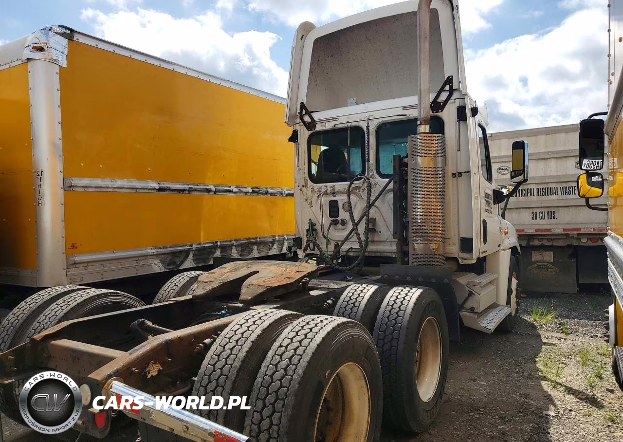 2010 Freightliner Cascadia 125 VIN:1FUJGEDR3ALAV5575 - 3
