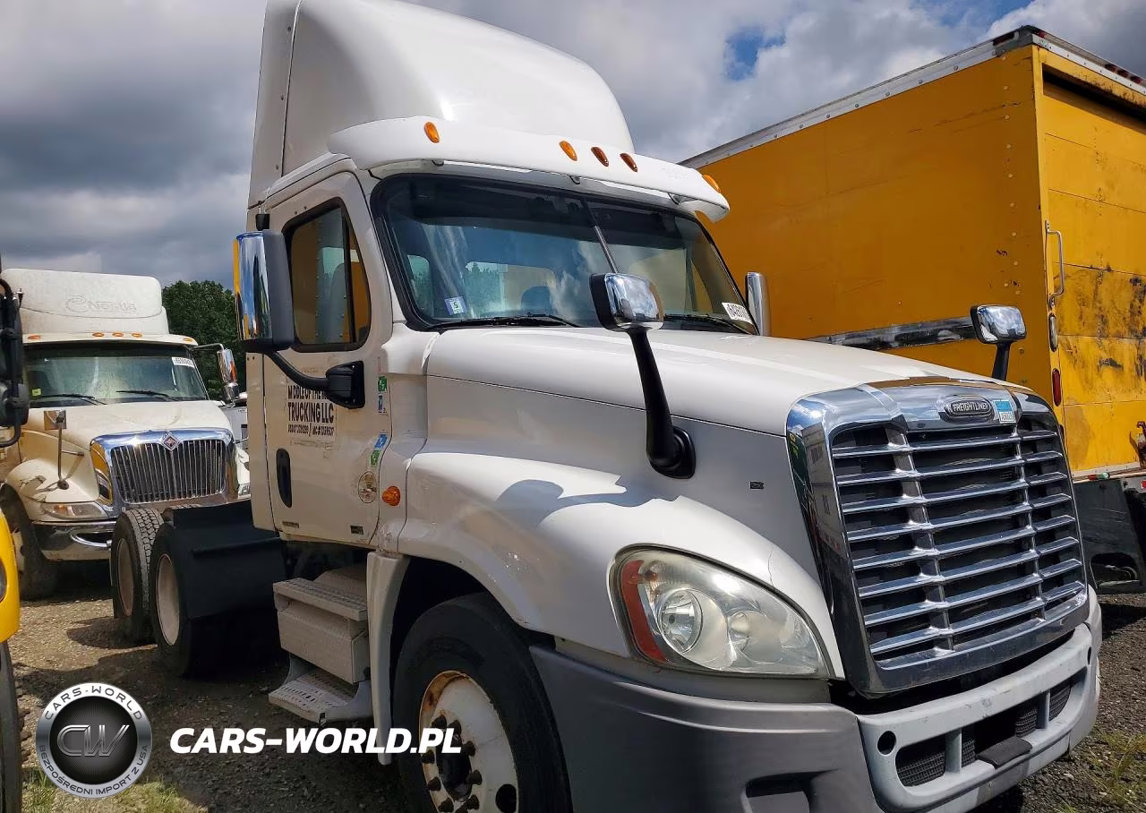2010 Freightliner Cascadia 125 VIN:1FUJGEDR3ALAV5575 - 4