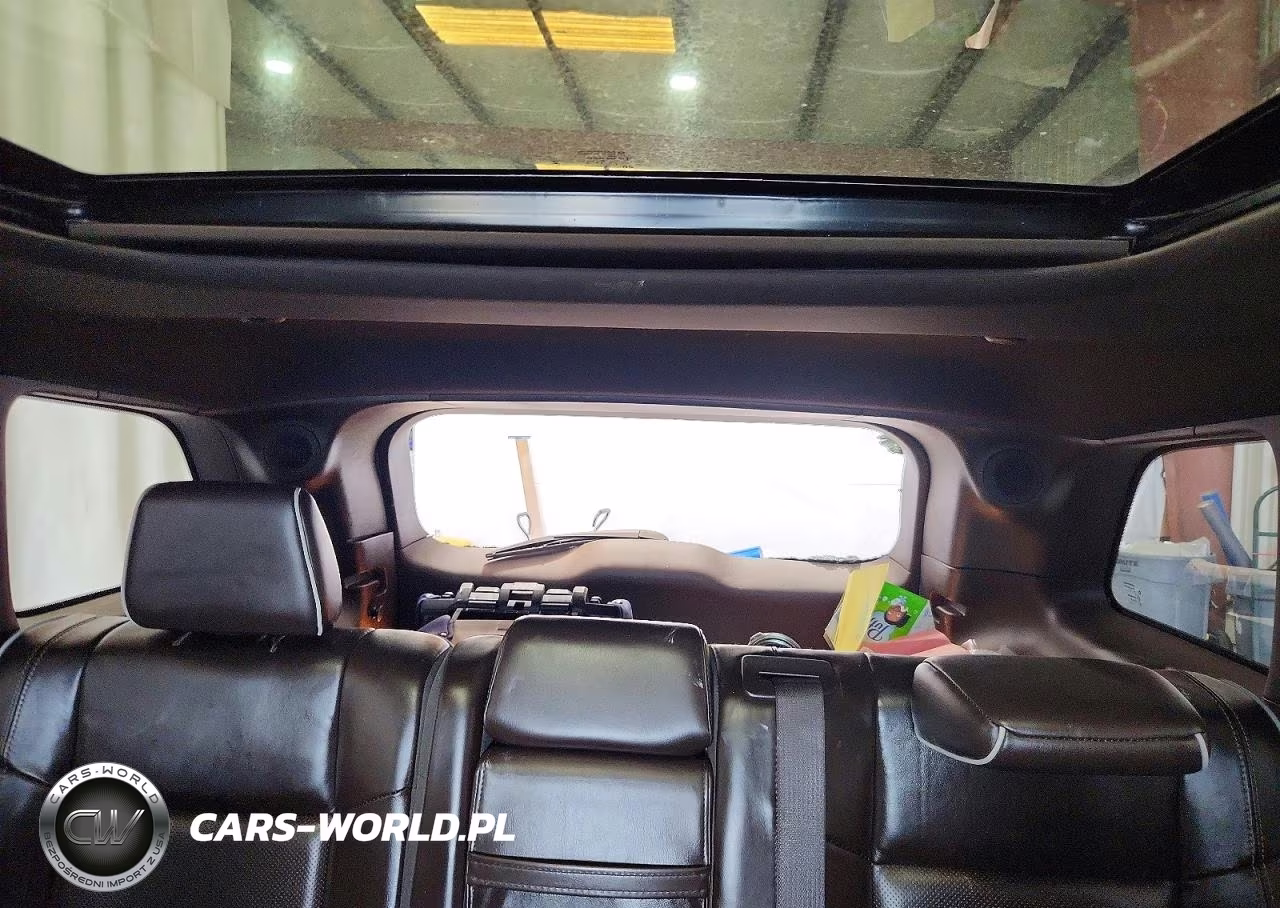 2019 Jeep Grand Cherokee Overland VIN:1C4RJECGXKC597234 - 10