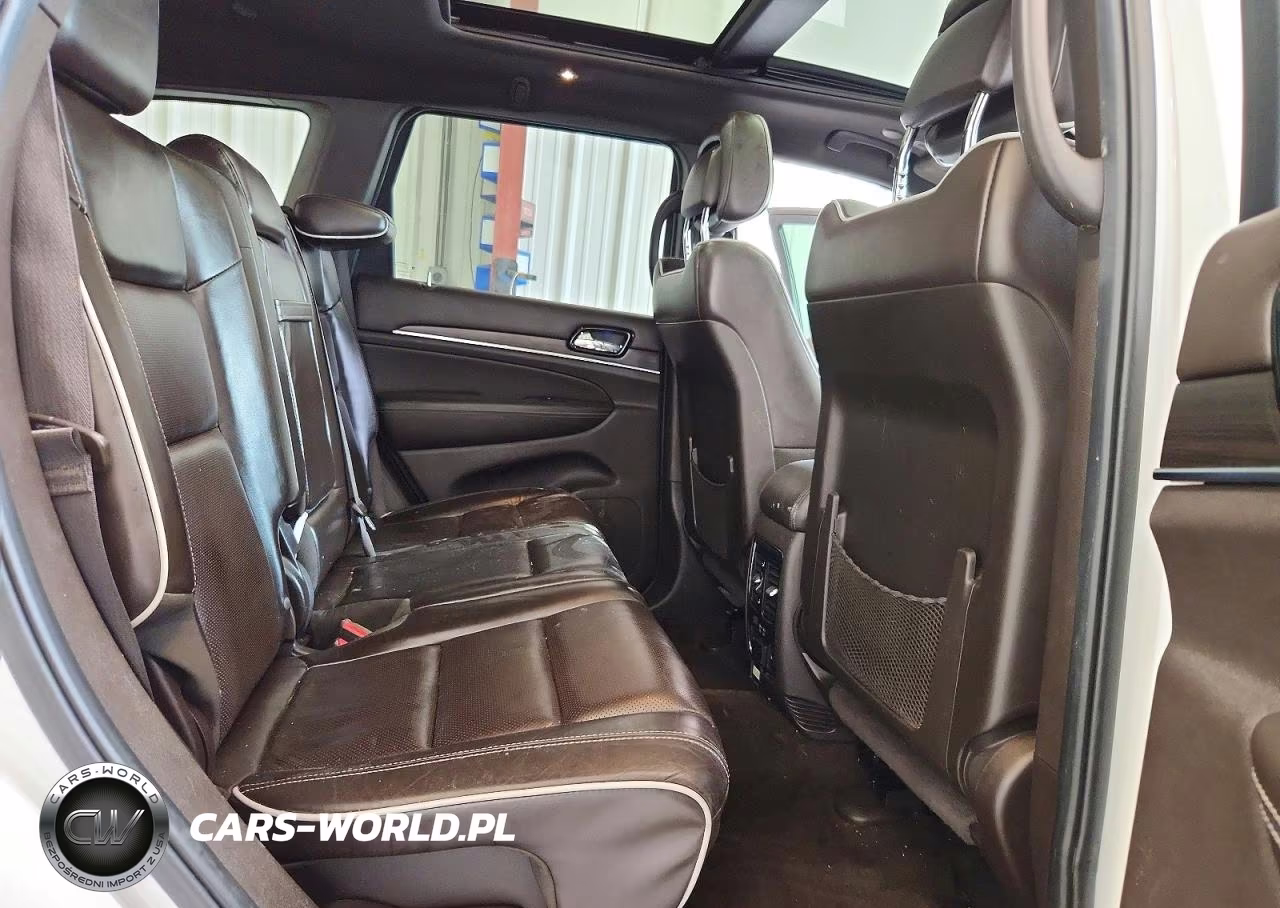 2019 Jeep Grand Cherokee Overland VIN:1C4RJECGXKC597234 - 11