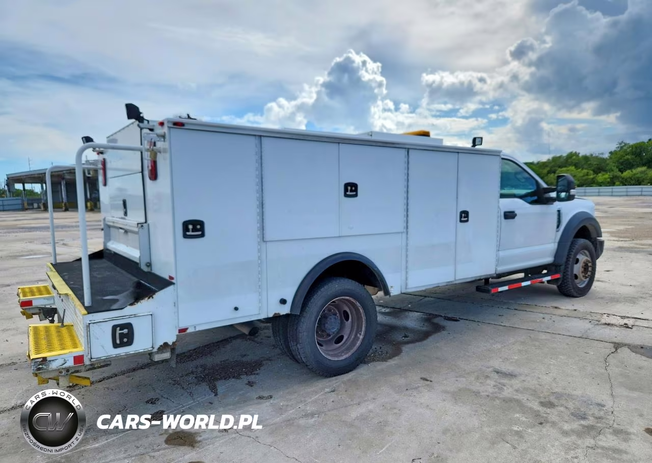 2018 Ford F550 Super Duty VIN:1FDUF5HY6JDA01067 - 3