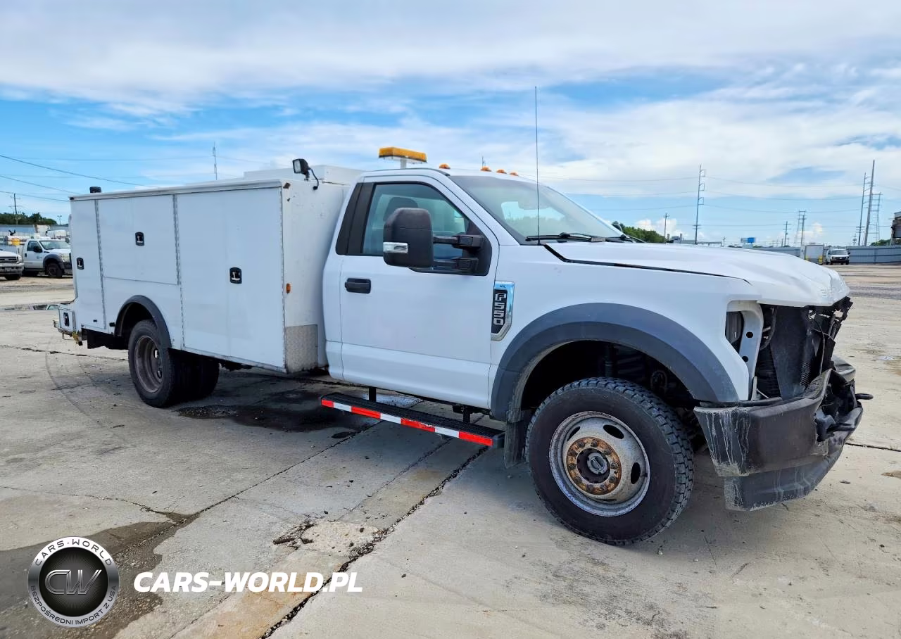 2018 Ford F550 Super Duty VIN:1FDUF5HY6JDA01067 - 4
