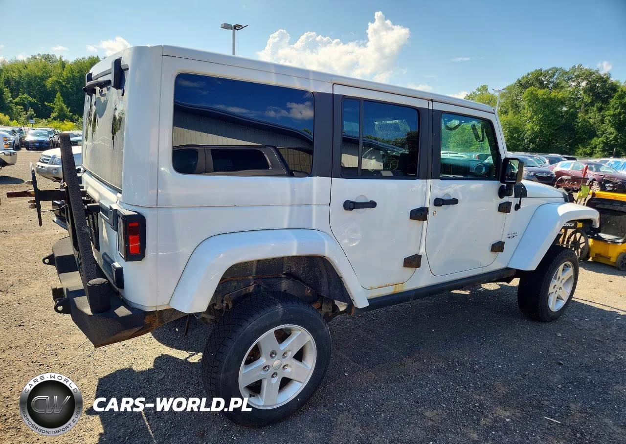 2016 Jeep Wrangler Unlimited Sahara VIN:1C4BJWEG9GL327830 - 3