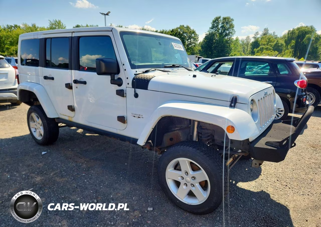 2016 Jeep Wrangler Unlimited Sahara VIN:1C4BJWEG9GL327830 - 4