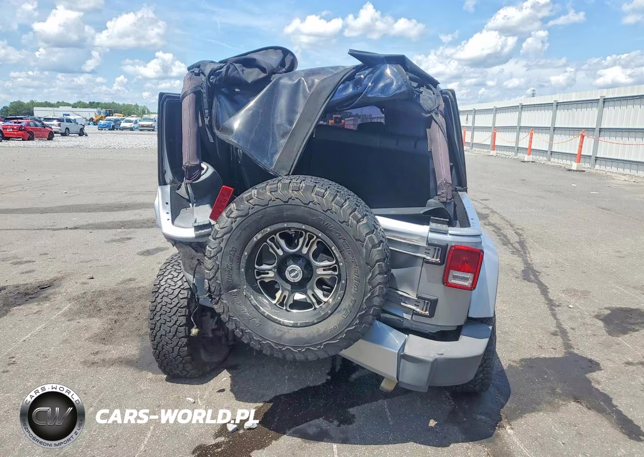 2015 Jeep Wrangler Unlimited Sahara VIN:1C4BJWEG0FL537960 - 6