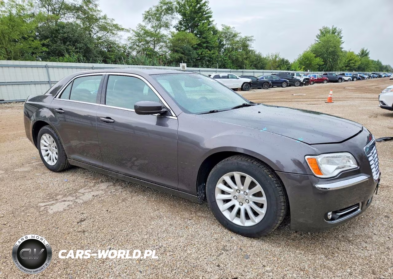 2014 Chrysler 300 VIN:2C3CCAAG6EH211698 - 4