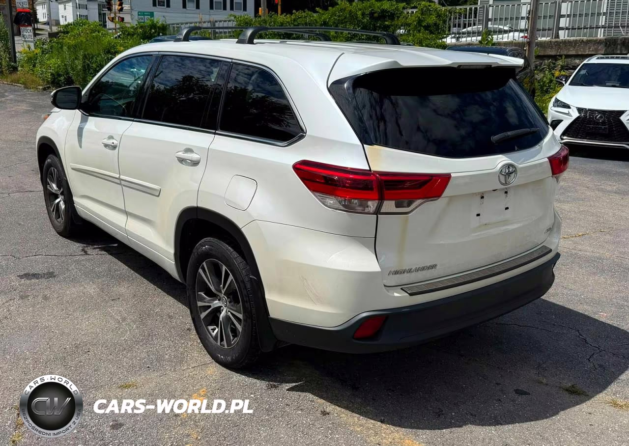 2017 Toyota Highlander Le VIN:5TDBZRFH9HS481326 - 2
