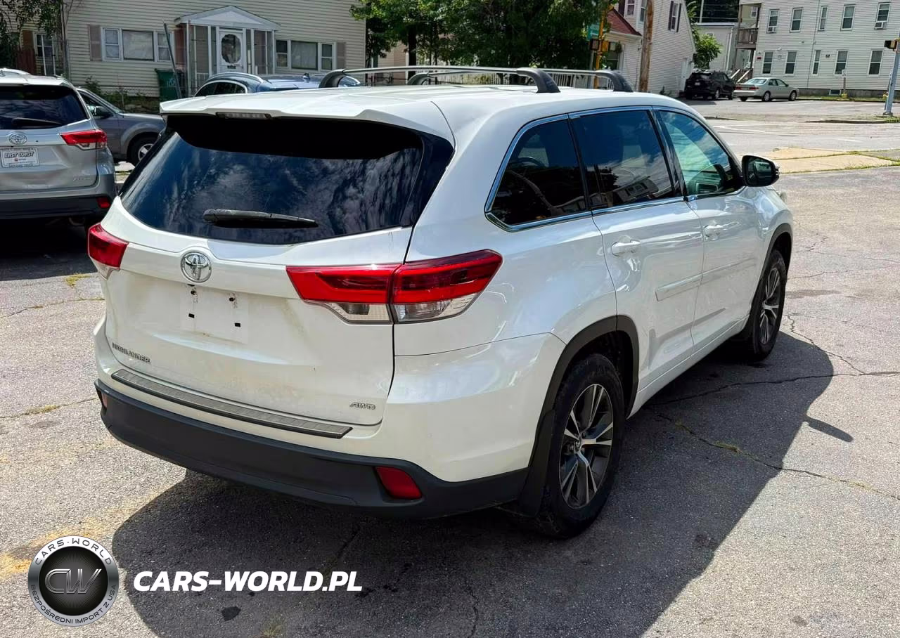 2017 Toyota Highlander Le VIN:5TDBZRFH9HS481326 - 3