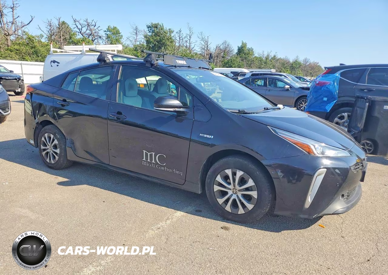 2019 Toyota Prius Le Awd-E VIN:JTDL9RFU1K3008904 - 4