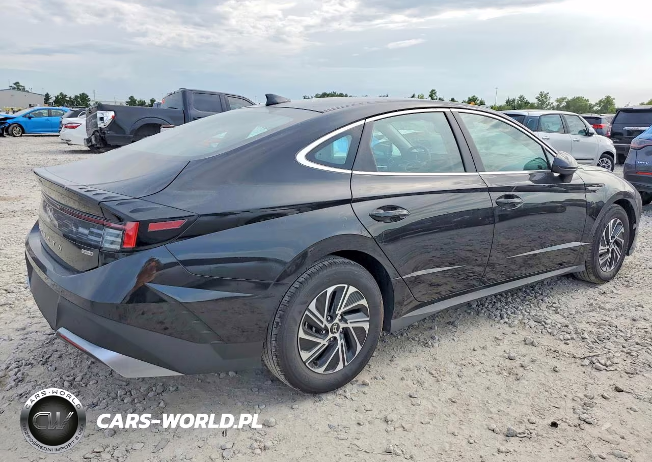 2026 Hyundai Sonata Hybrid Blue VIN:KMHL24JJ8TA172714 - 3