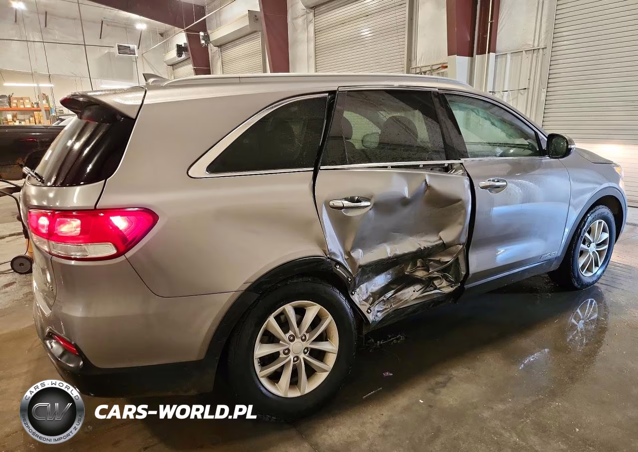 2018 Kia Sorento Lx V6 VIN:5XYPGDA55JG366477 - 3