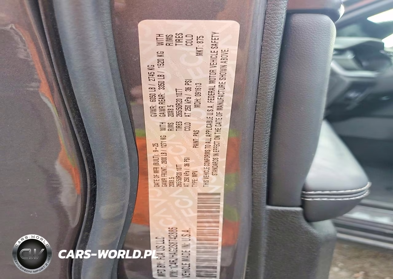 2025 Jeep Grand Cherokee Laredo VIN:1C4RJHAG2S8742886 - 13