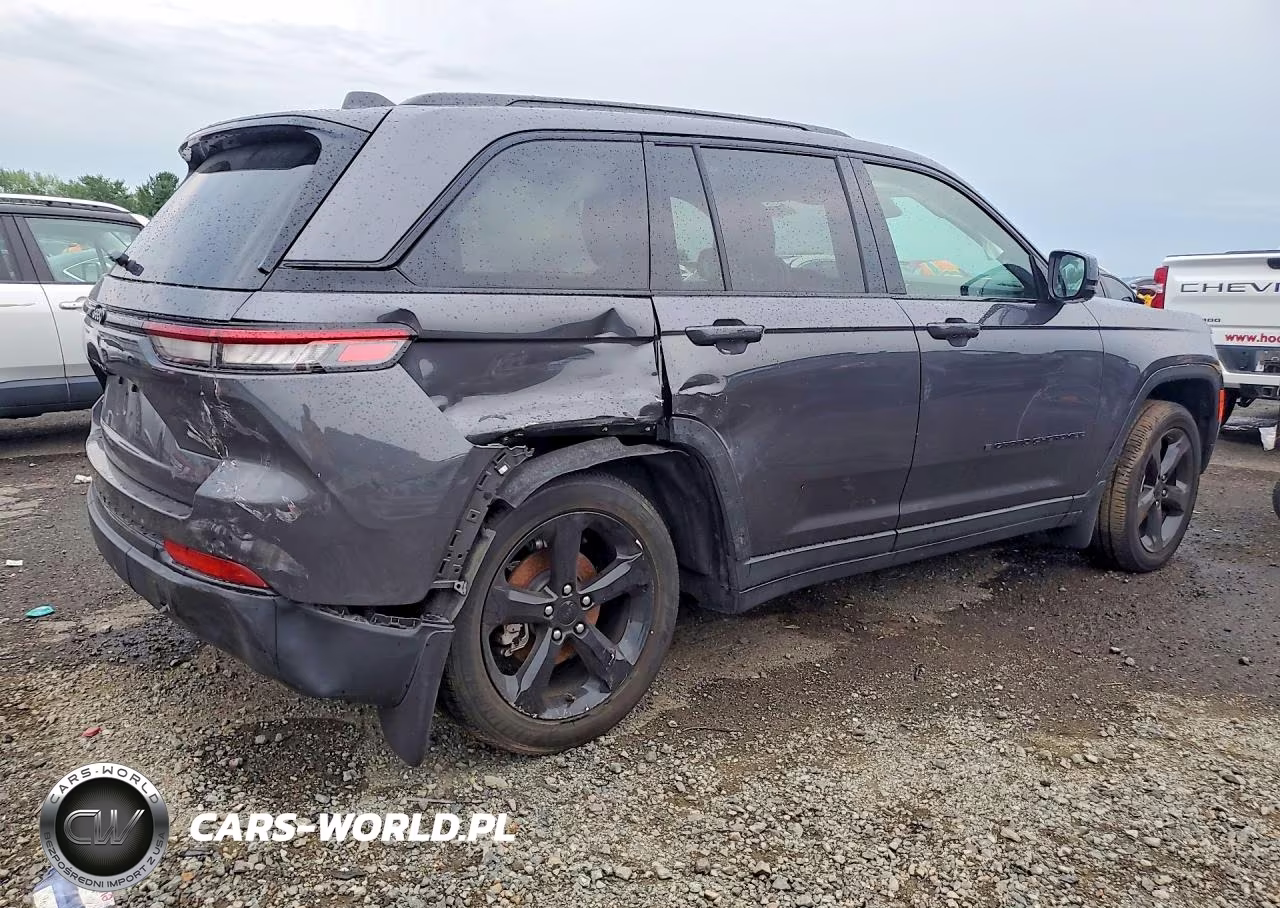 2025 Jeep Grand Cherokee Laredo VIN:1C4RJHAG2S8742886 - 3