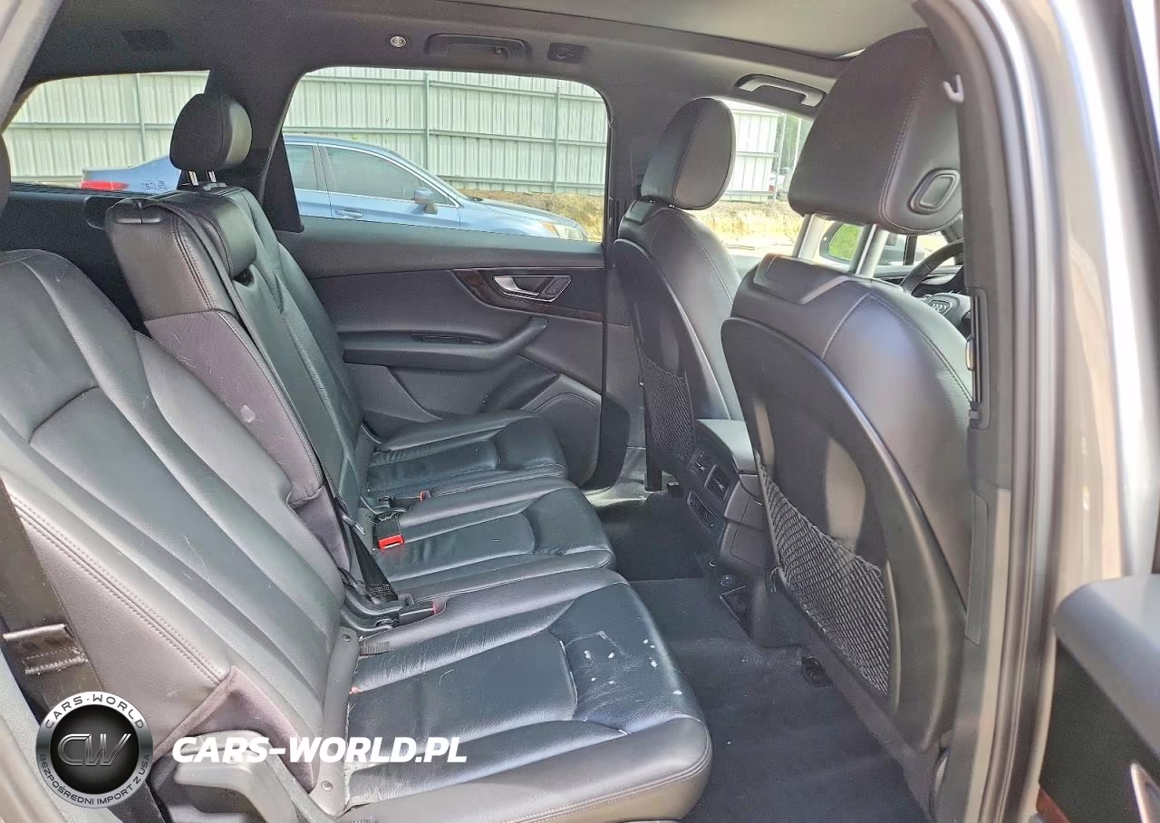 2017 Audi Q7 Premium Plus VIN:WA1LAAF79HD012179 - 10