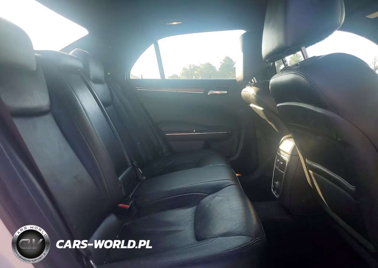 2014 Chrysler 300 VIN:2C3CCAAG9EH380226 - 10