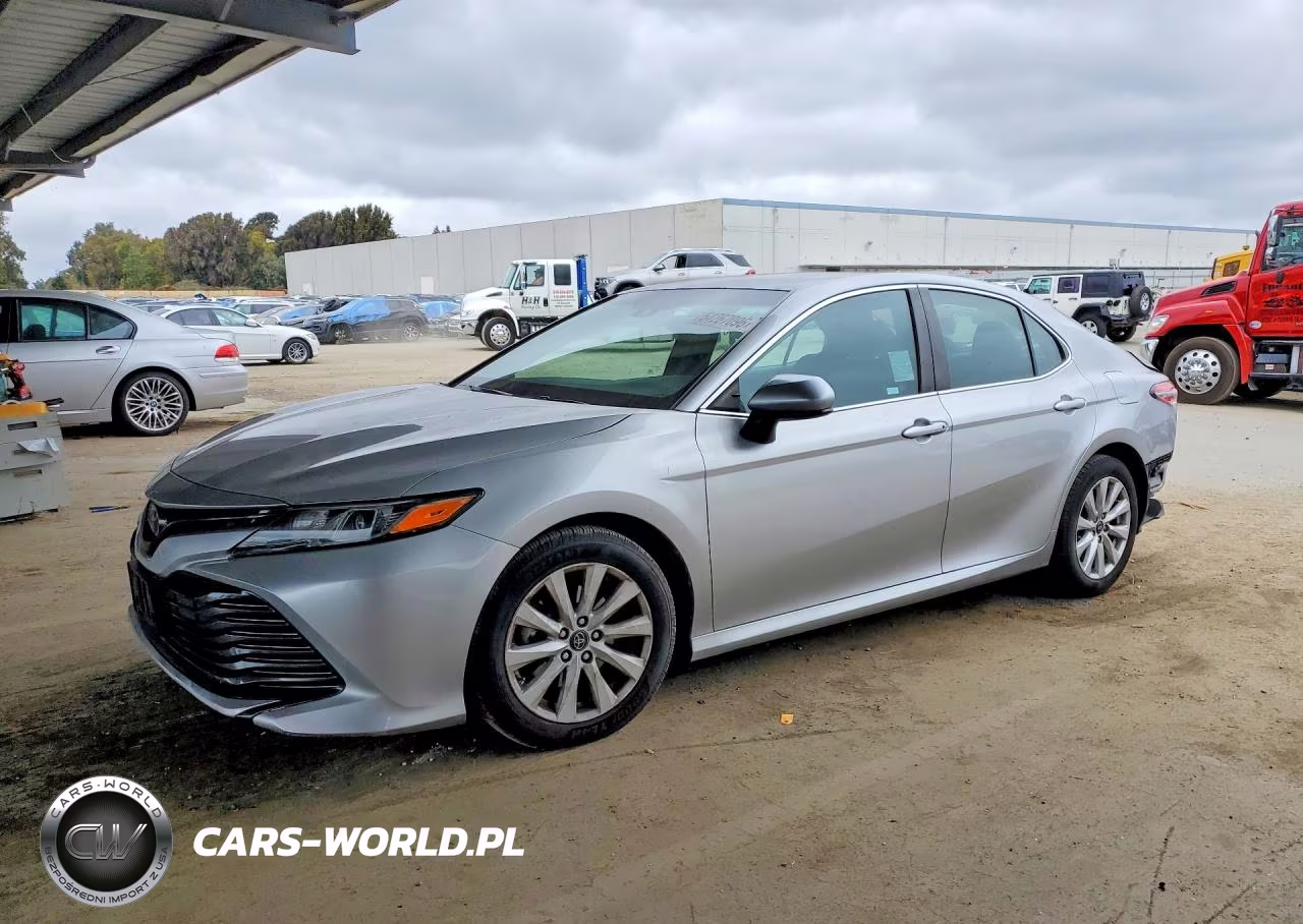 2018 Toyota Camry Le – zdjęcie 1 z 13