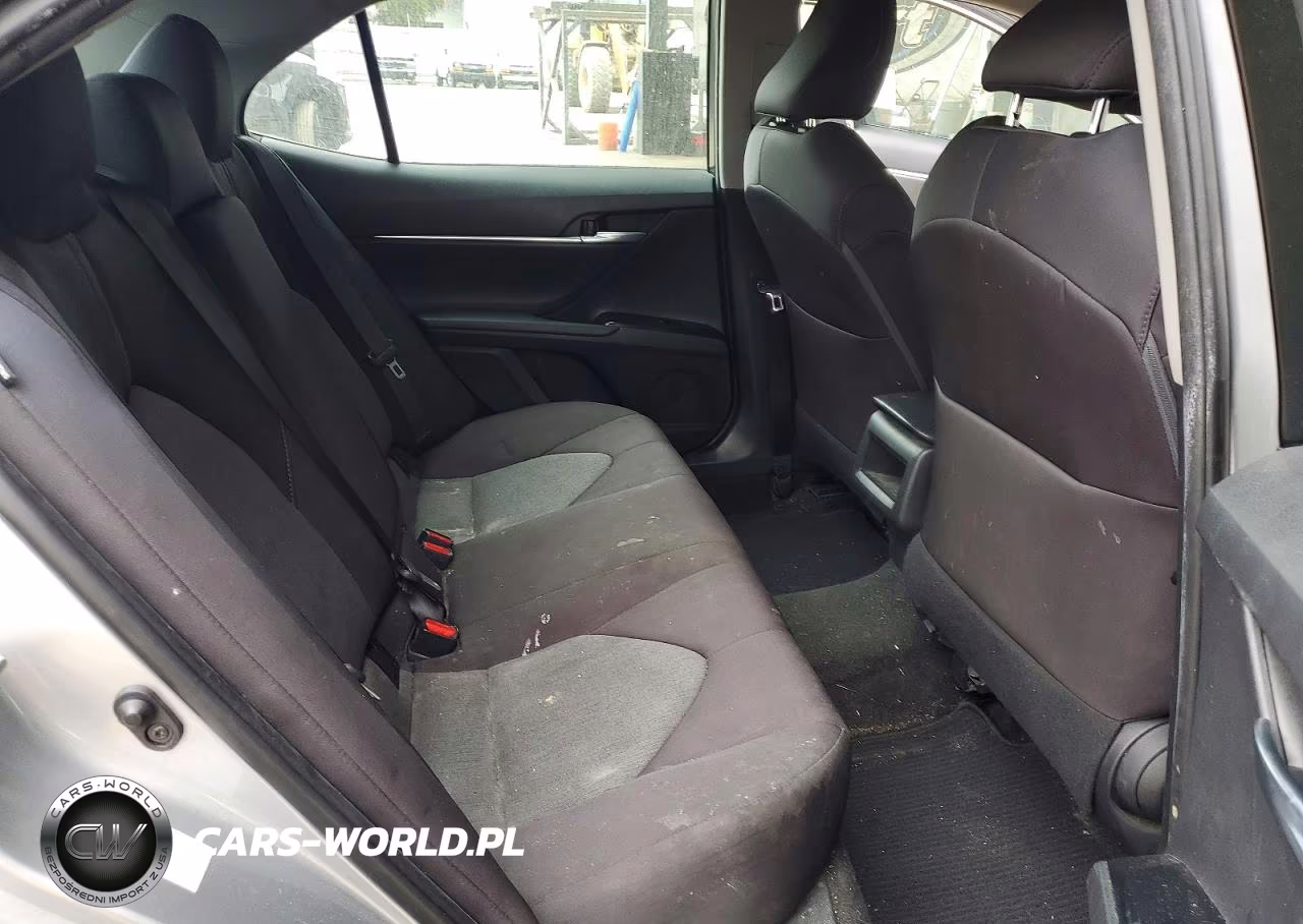 2018 Toyota Camry Le VIN:4T1B11HK4JU563558 - 10