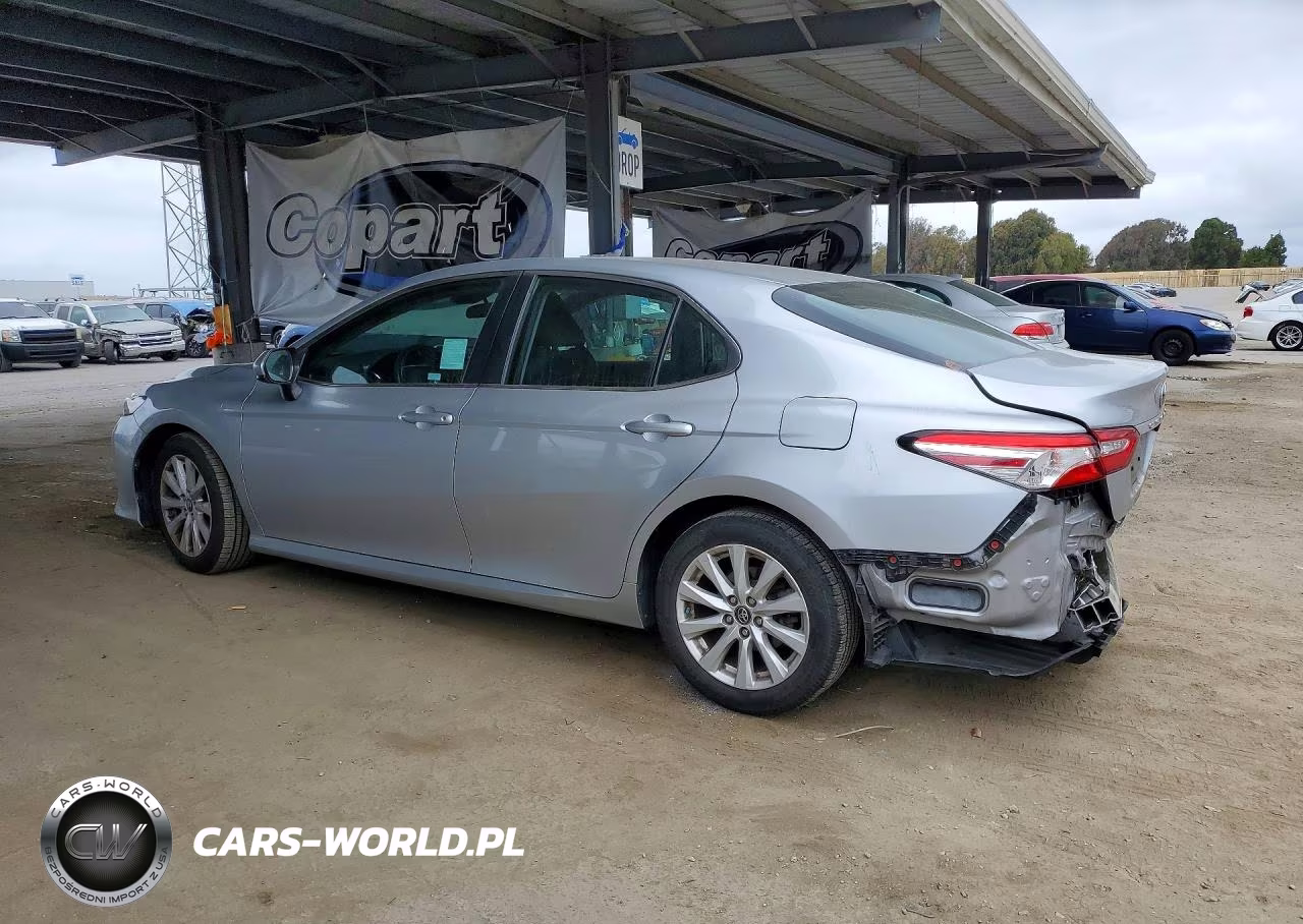 2018 Toyota Camry Le VIN:4T1B11HK4JU563558 - 2