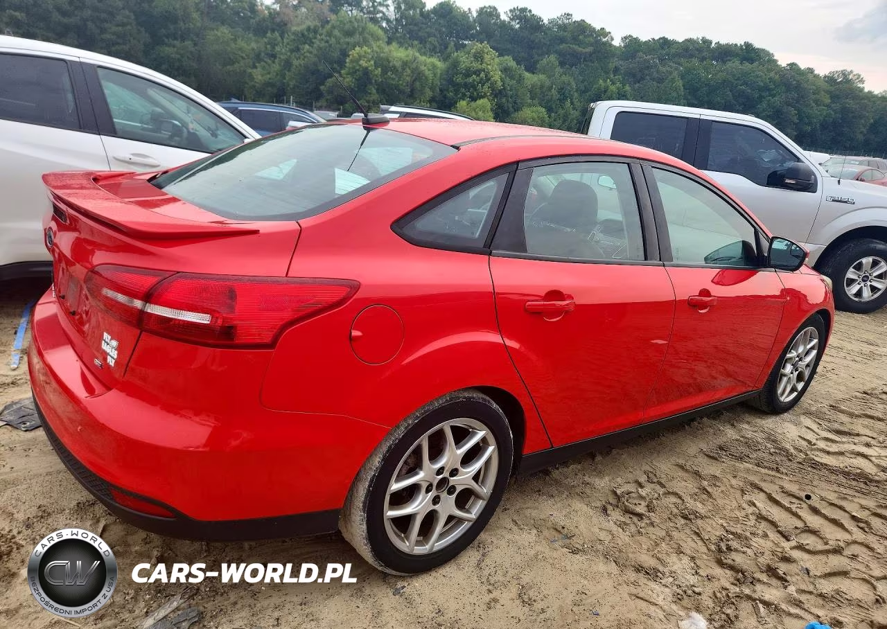 2015 Ford Focus Se VIN:1FADP3F21FL365310 - 3