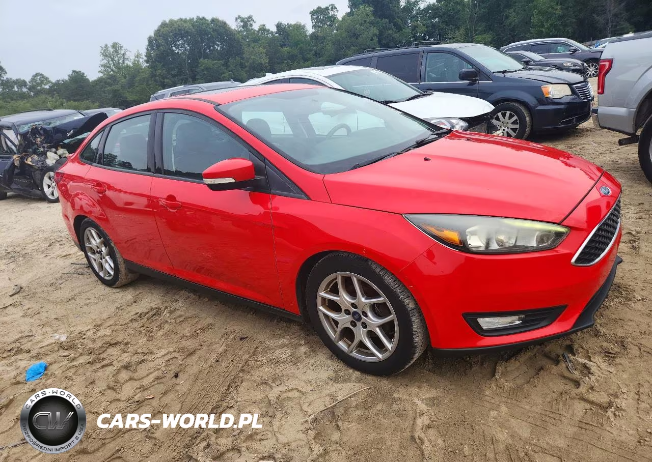 2015 Ford Focus Se VIN:1FADP3F21FL365310 - 4