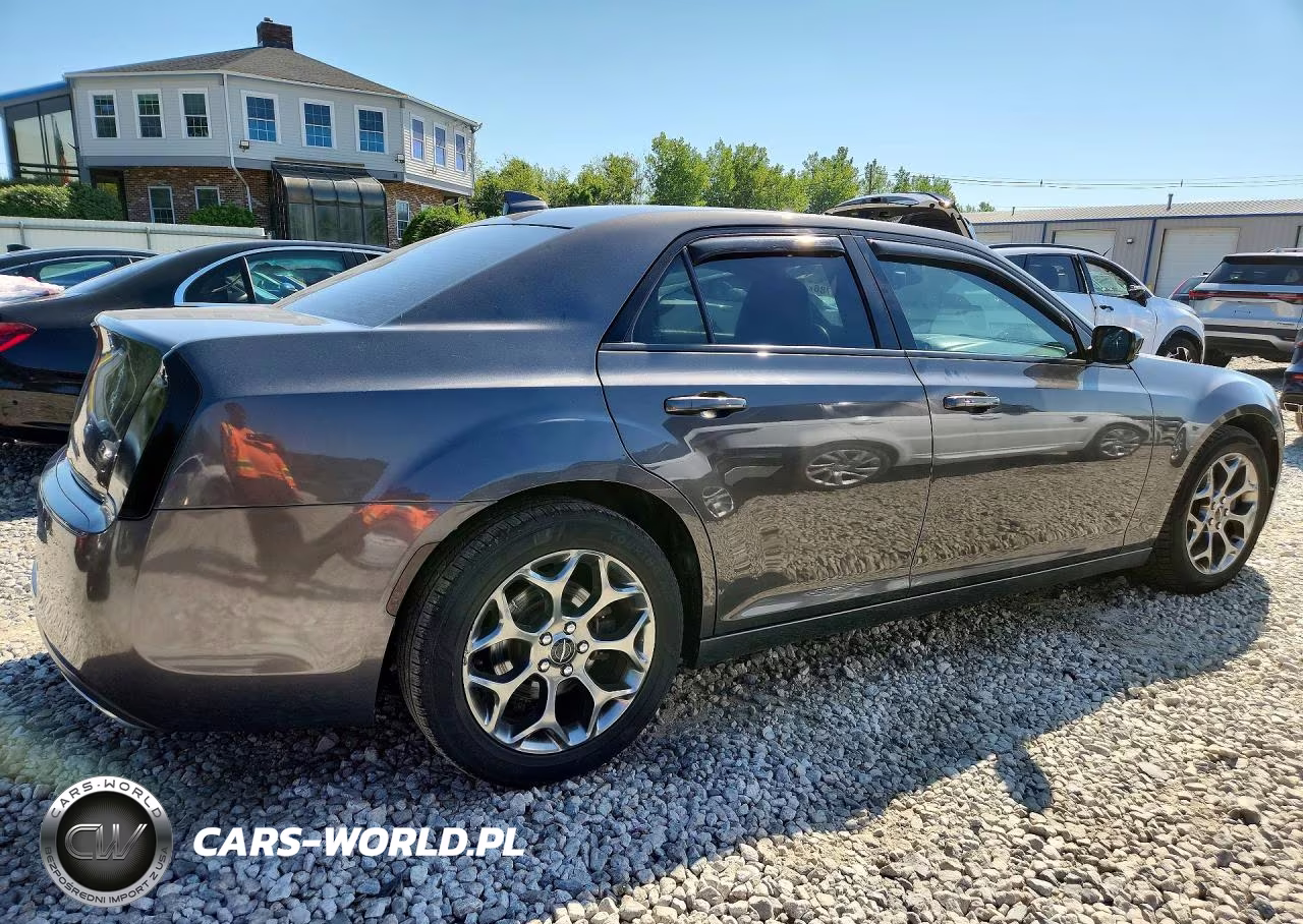 2015 Chrysler 300 S VIN:2C3CCAGG6FH904635 - 3
