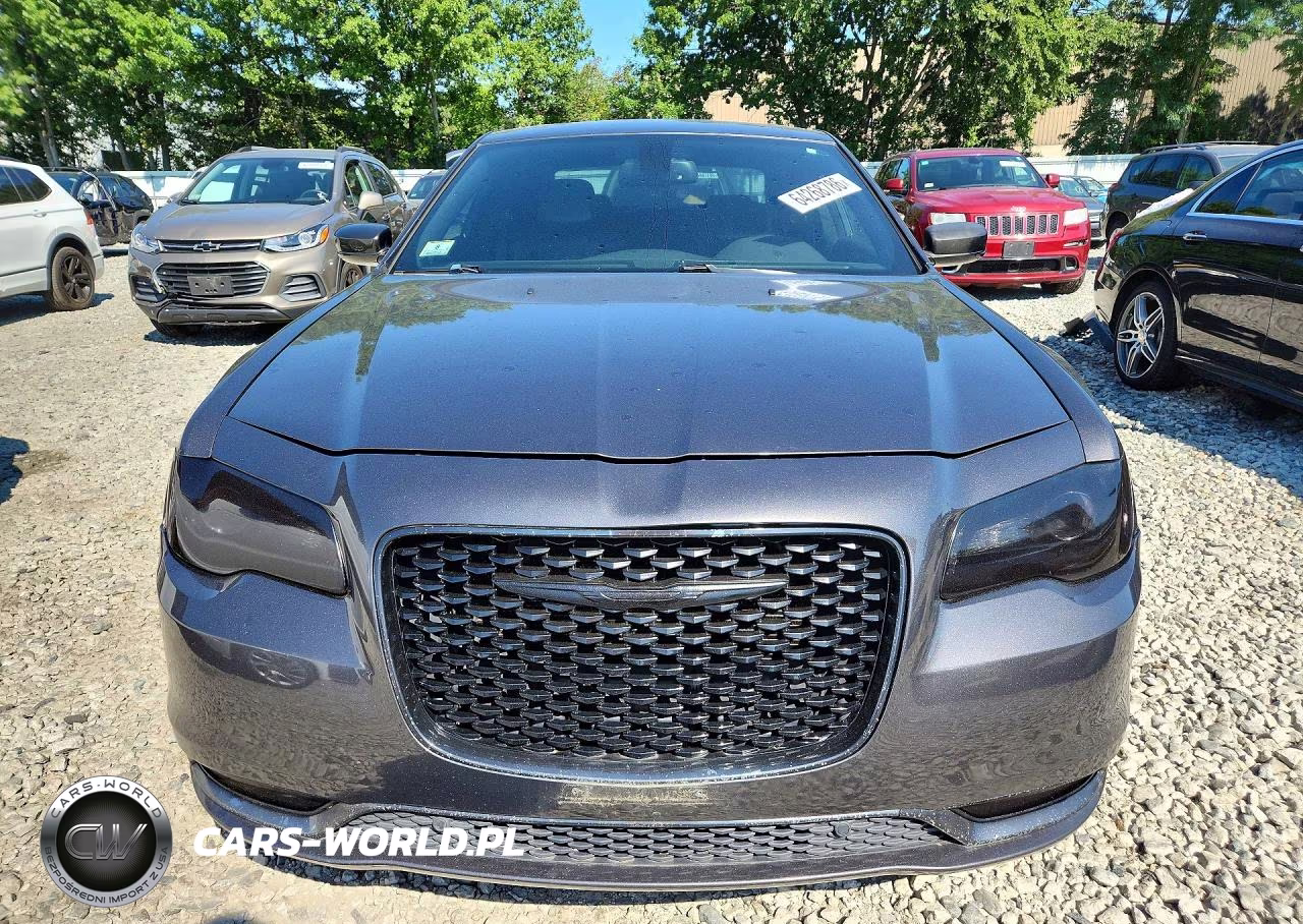 2015 Chrysler 300 S VIN:2C3CCAGG6FH904635 - 5