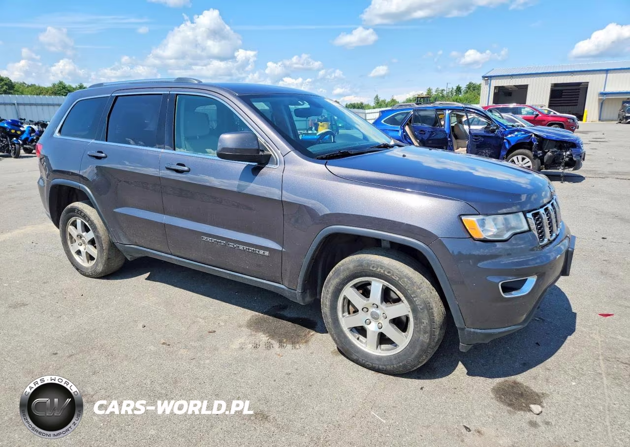 2017 Jeep Grand Cherokee Laredo VIN:1C4RJFAG3HC962919 - 4