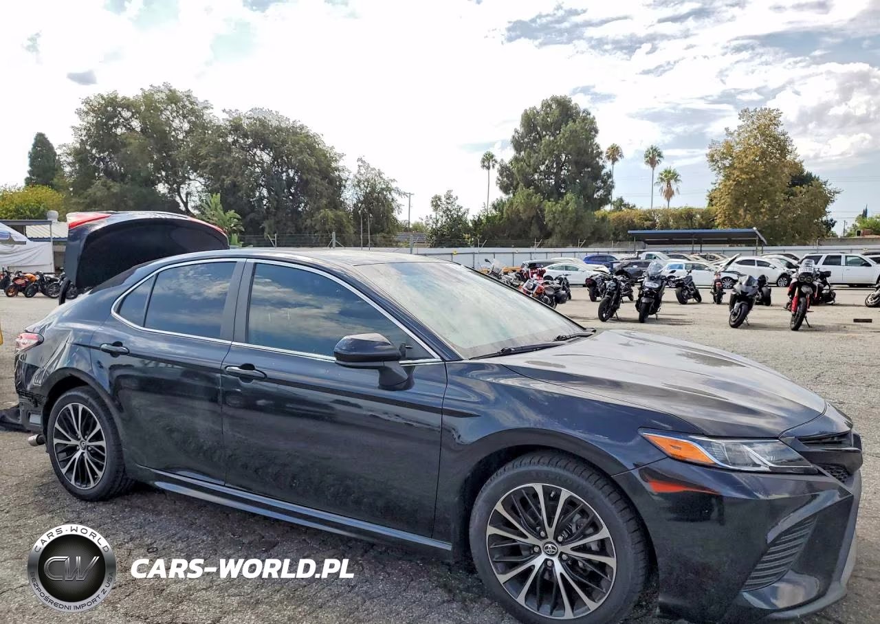 2018 Toyota Camry Se VIN:4T1B11HK4JU103669 - 4