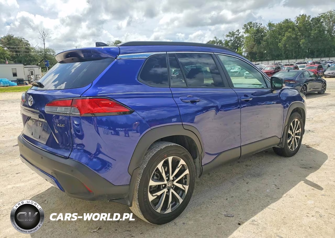 2025 Toyota Corolla Cross Xle VIN:7MUDAAAGXSV144211 - 3