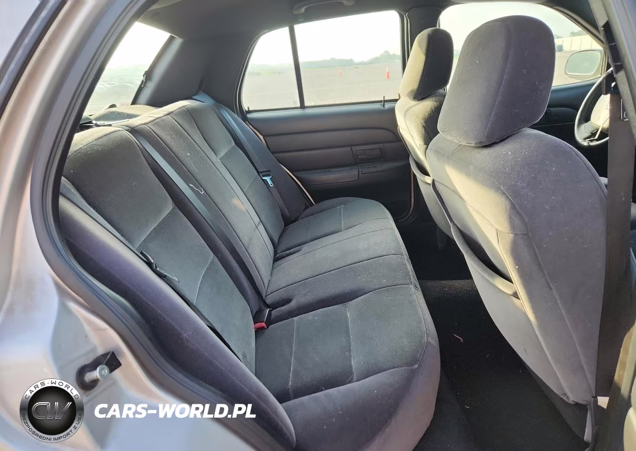 2007 Ford Crown Victoria VIN:2FAFP73V07X156899 - 10