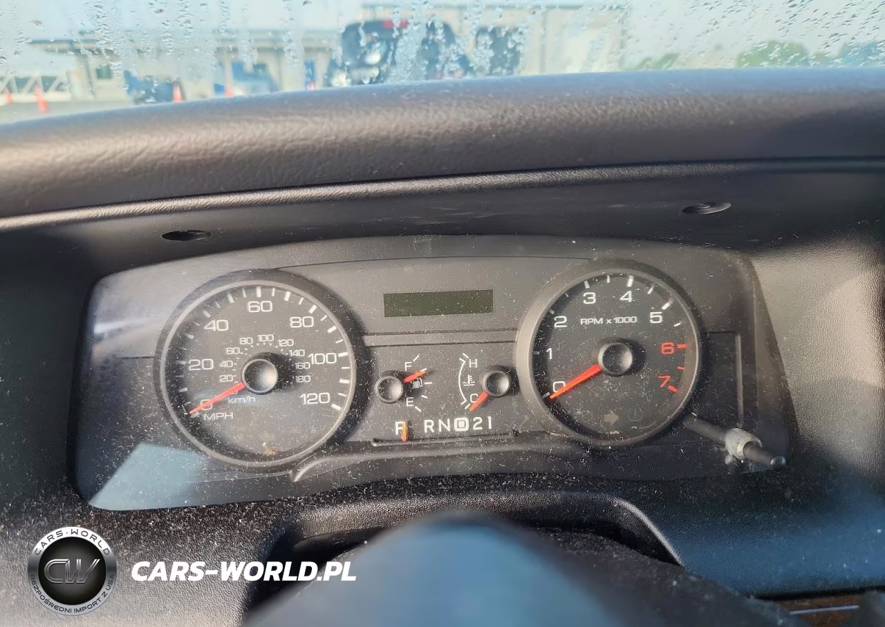 2007 Ford Crown Victoria VIN:2FAFP73V07X156899 - 9
