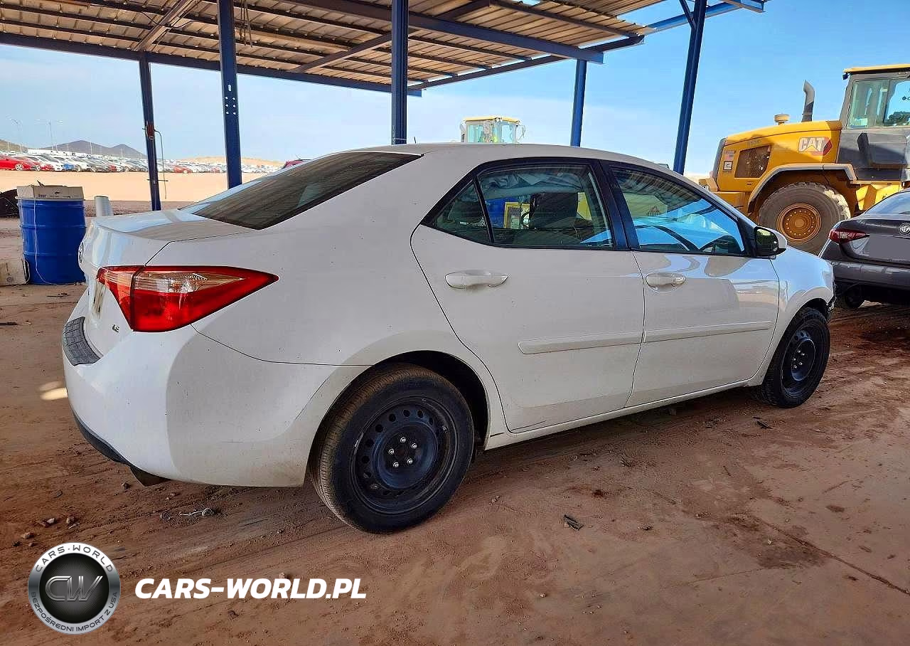2017 Toyota Corolla Le VIN:2T1BURHE5HC821940 - 3