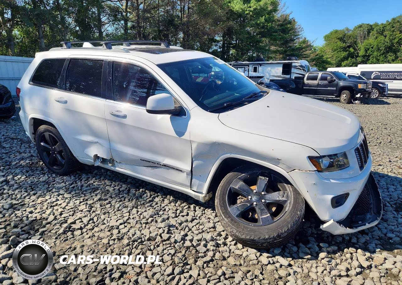 2015 Jeep Grand Cherokee Laredo VIN:1C4RJFAG1FC918298 - 4