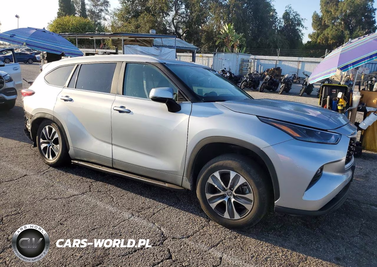 2023 Toyota Highlander Xle VIN:5TDKDRAH3PS008008 - 4