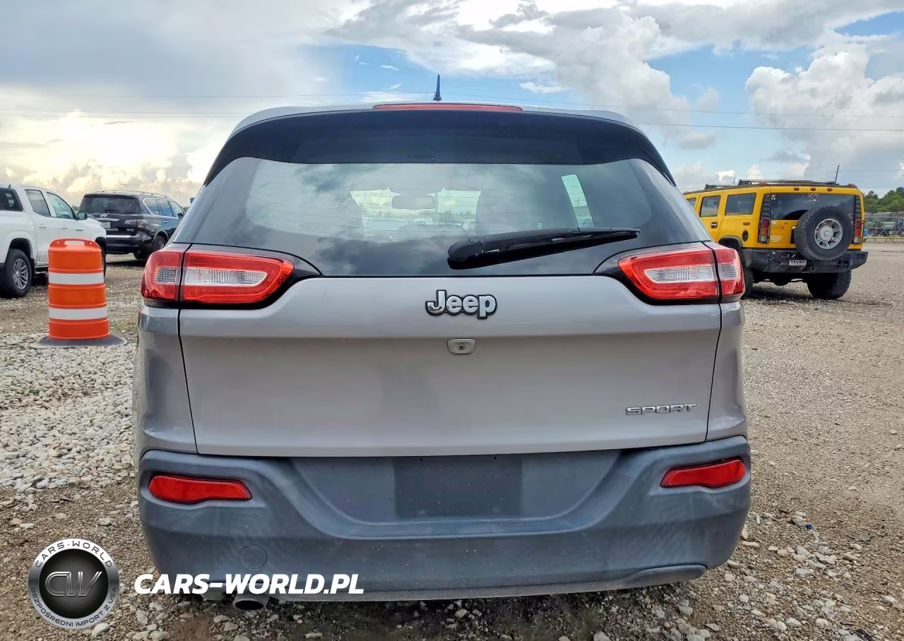 2015 Jeep Cherokee Sport VIN:1C4PJLAB1FW579213 - 6
