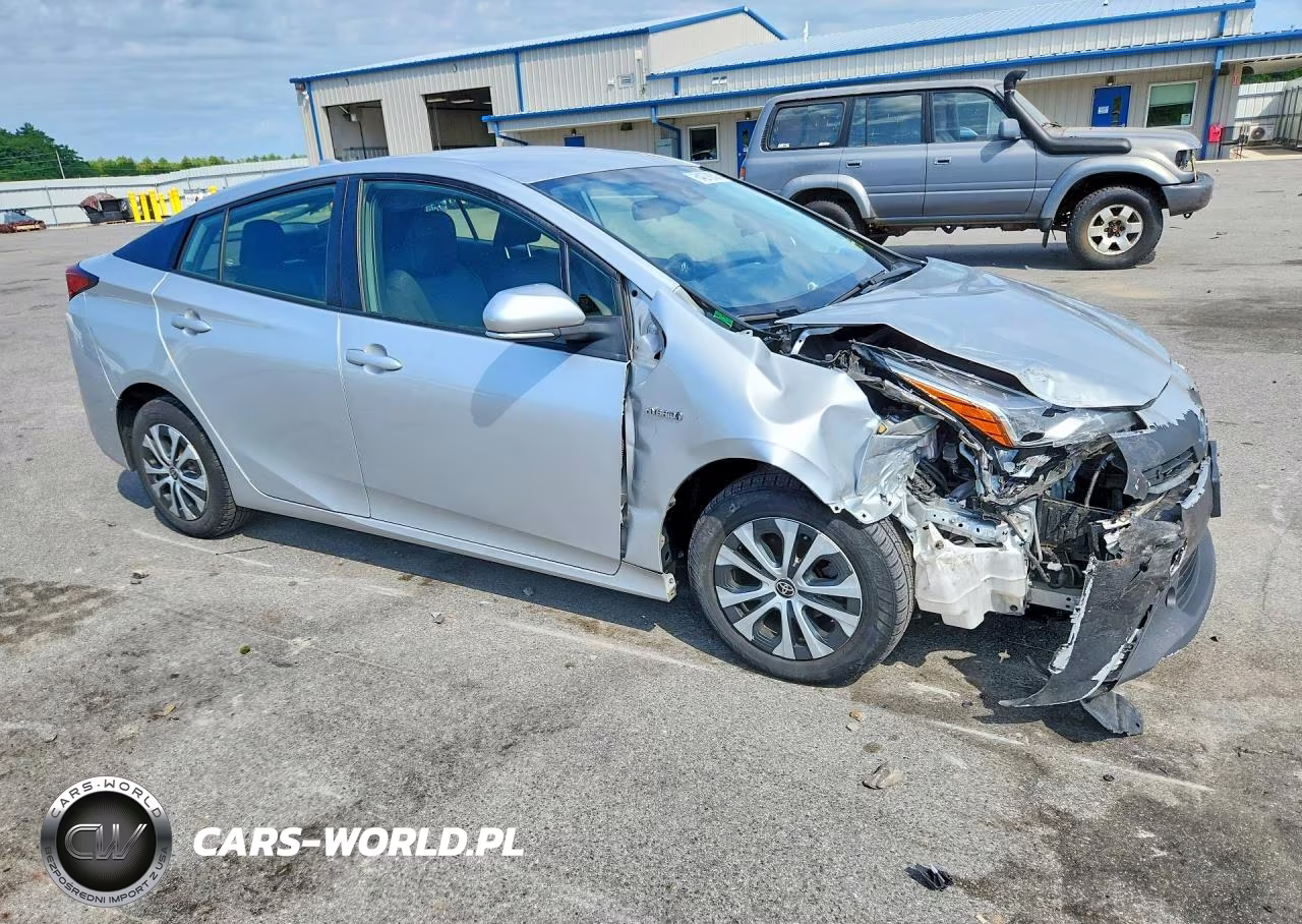 2021 Toyota Prius Le Awd-E VIN:JTDL9MFU4M3024360 - 4