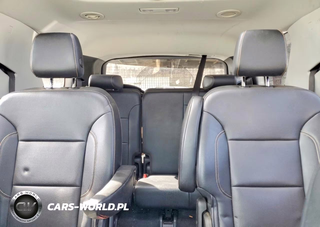 2018 Chevrolet Traverse Premier VIN:1GNERKKW4JJ133159 - 10